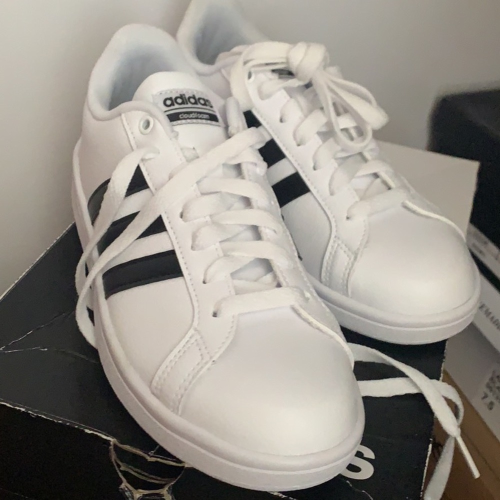 Adidas. Kohl’s. 7 1/2